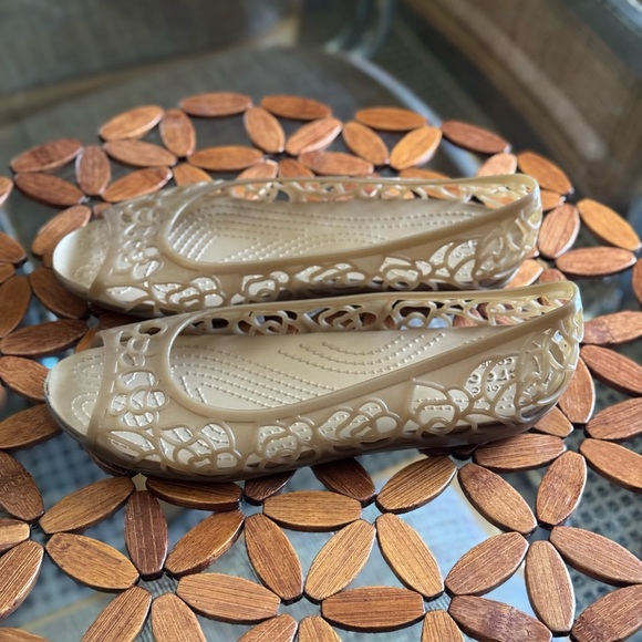 Crocs Isabella Jelly Flat: Peep-Toe Style with Gemlitetranslucent Uppers - Picture 2 of 13